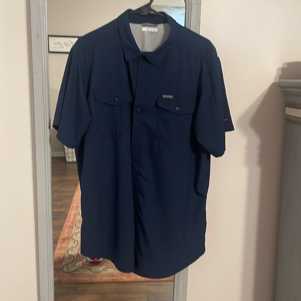 Men’s Columbia shirt